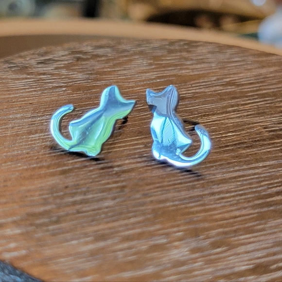 Minimalist Tiny Cat Silhouette Earrings - Picture 2 of 7